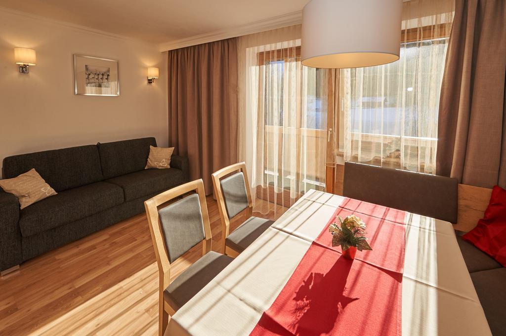 Apartments Neue Post ฟิลซ์โมส ห้อง รูปภาพ