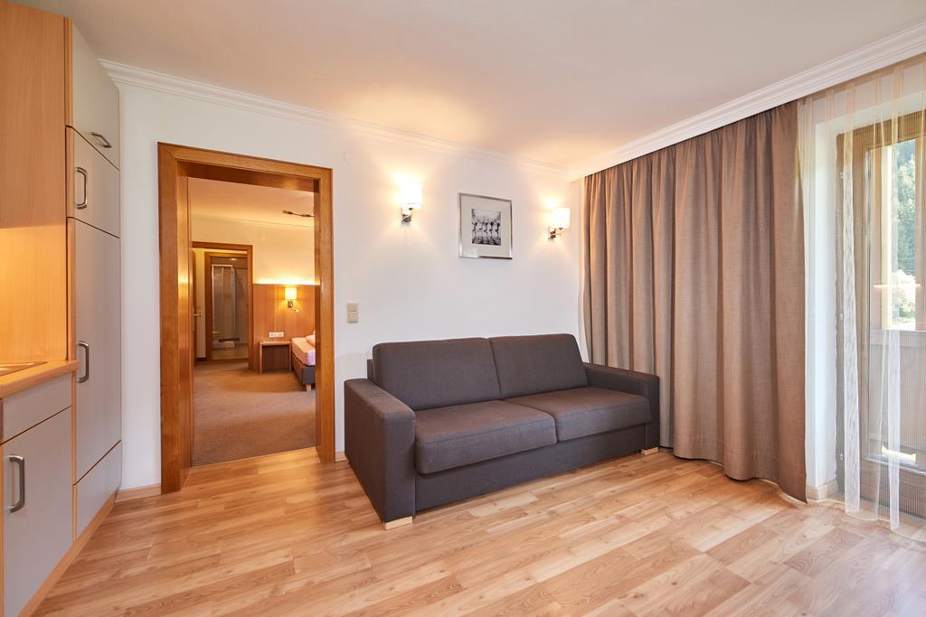 Apartments Neue Post ฟิลซ์โมส ภายนอก รูปภาพ