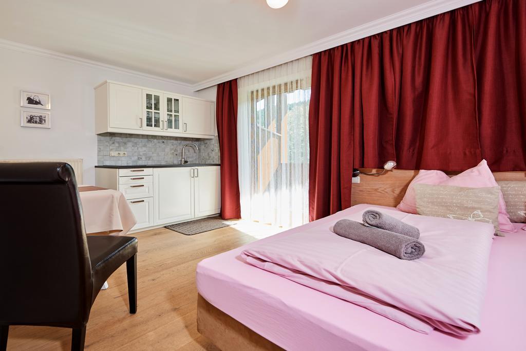 Apartments Neue Post ฟิลซ์โมส ภายนอก รูปภาพ