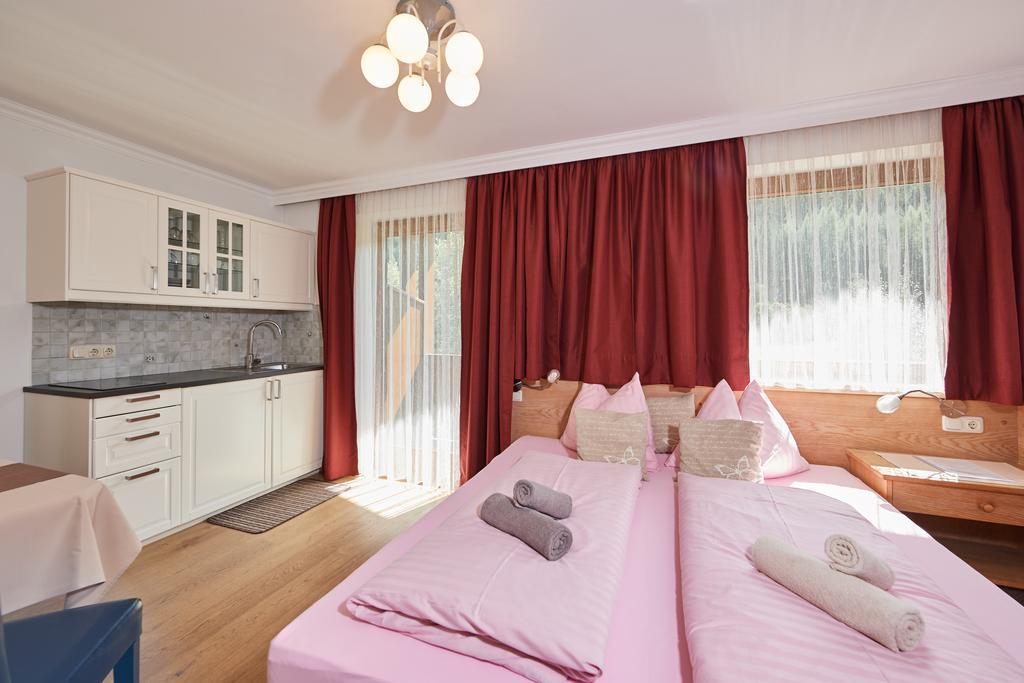 Apartments Neue Post ฟิลซ์โมส ภายนอก รูปภาพ
